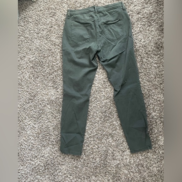 Universal thread green pants - Picture 2 of 3